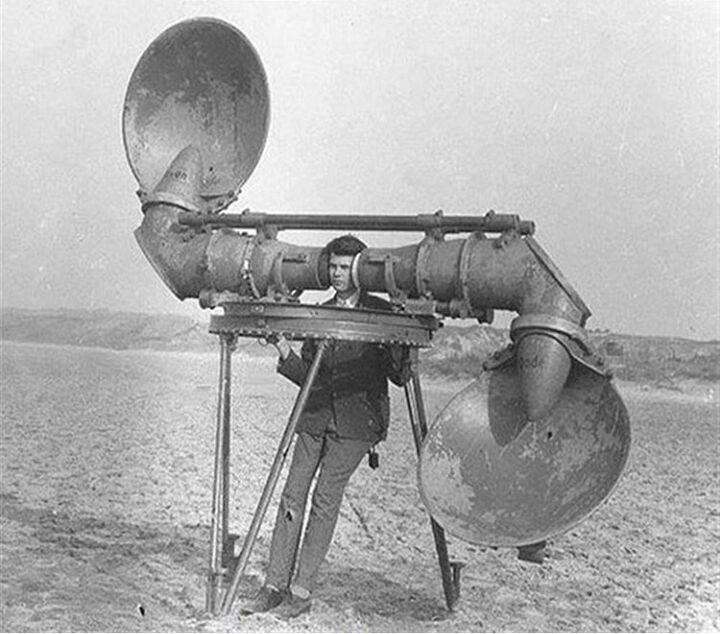 دستگاهی برای شنیدن صدای هواپیماهای دشمن قبل از اختراع رادار - سال 1920